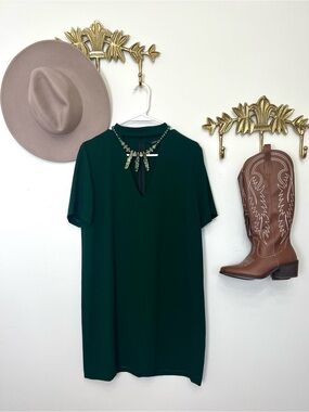 Zara Summer to Fall Forest Green Short Sleeve Shift Dress M ptp 21” l 34.5